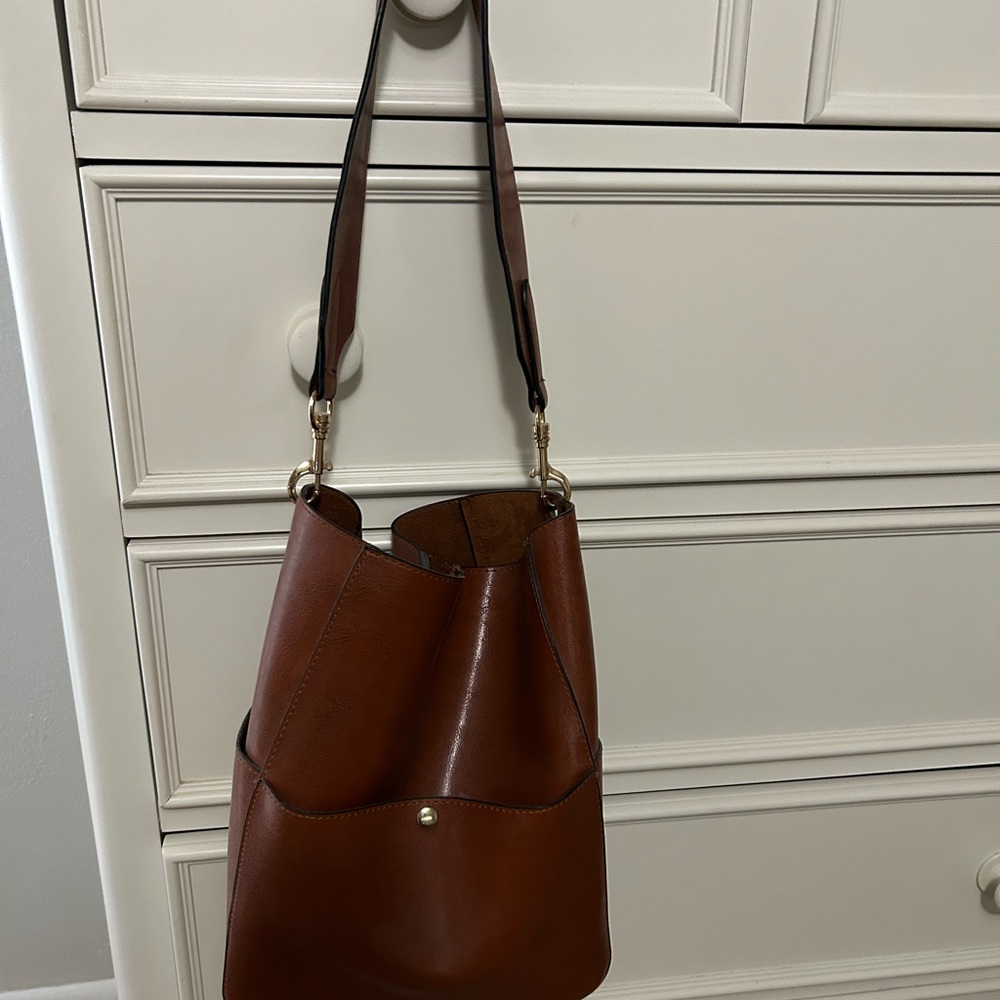 Elegant Brown Leather Shoulder Bag
